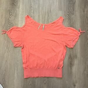 Y2k off the shoulder coral guess top